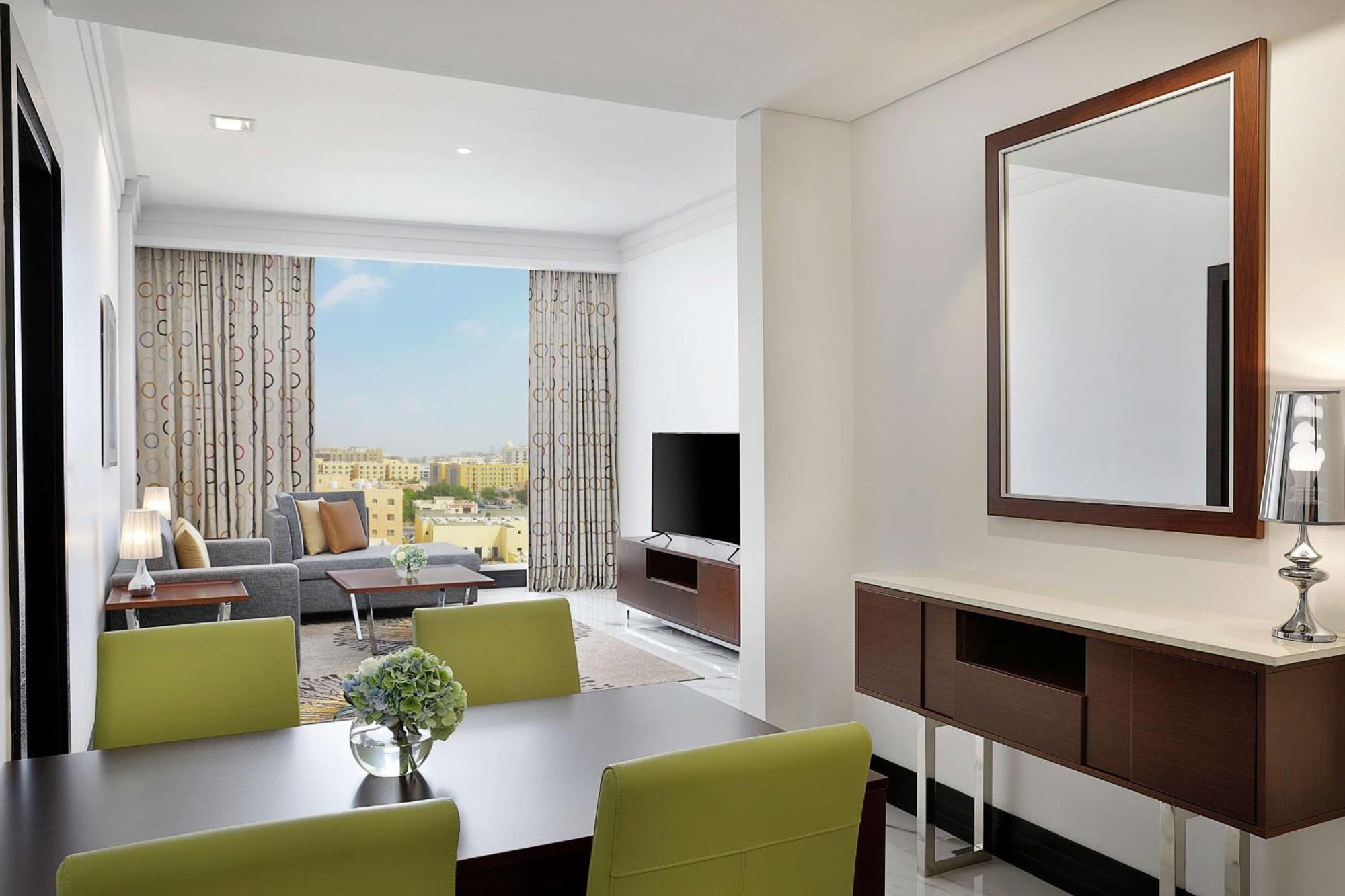 Deluxe One-Bedroom King Suite,1548815311:JPEG